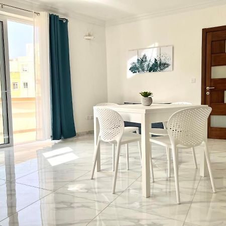 Condo With Patio Overlooking Piazza Gzira 外观 照片