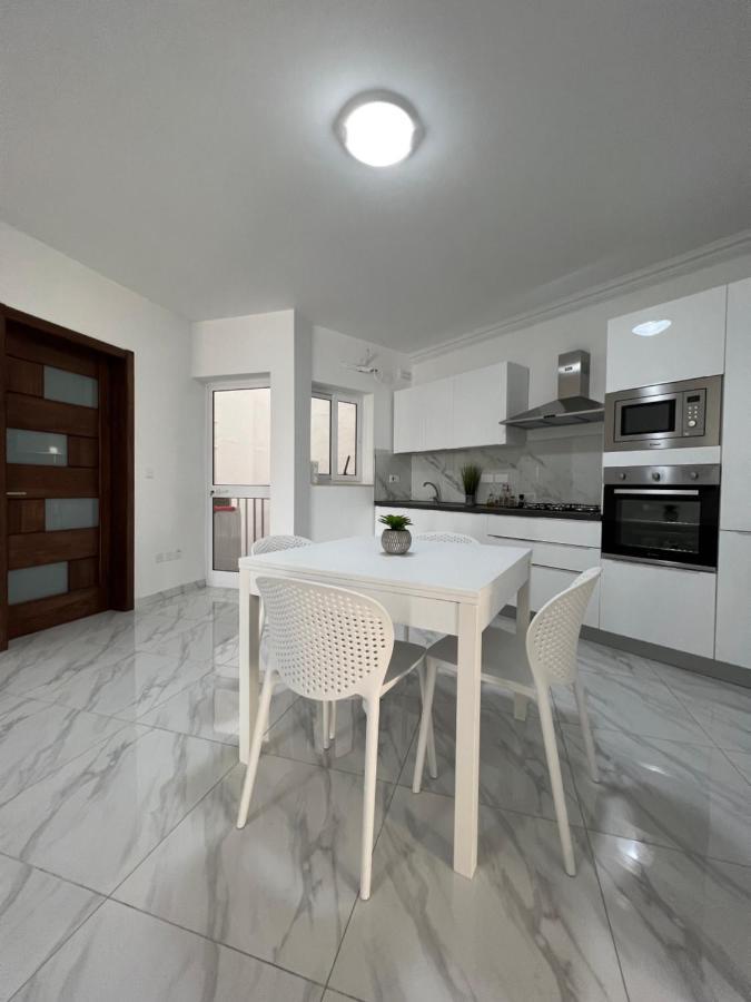 Condo With Patio Overlooking Piazza Gzira 外观 照片