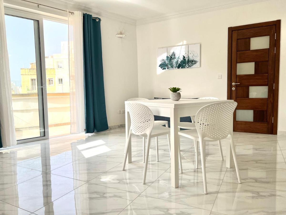 Condo With Patio Overlooking Piazza Gzira 外观 照片
