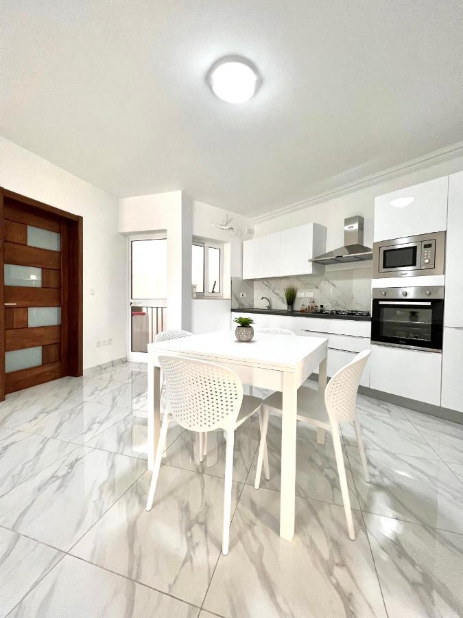 Condo With Patio Overlooking Piazza Gzira 外观 照片